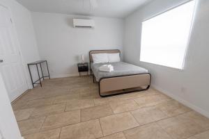 Prvt 8 guests, pool, Disney, Universal客房内的一张或多张床位