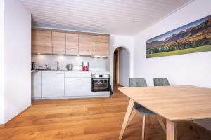 A kitchen or kitchenette at Hinterburghof
