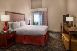 Postel nebo postele na pokoji v ubytování Hampton Inn Boston Logan Airport