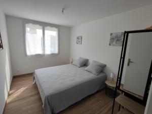 Ένα ή περισσότερα κρεβάτια σε δωμάτιο στο Appartement spacieux 3 chambres SAINT PIERRE LA MER
