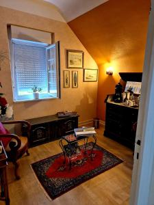 Posezení v ubytování chambre d'hôtes avec petit déjeuner compris à Mégrit