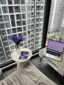 Μια τηλεόραση ή/και κέντρο ψυχαγωγίας στο Vinhomes Smartcity - Tonkin - Trốn Homestay