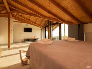 TV a/nebo společenská místnost v ubytování Palma Villa & Suite With Pool