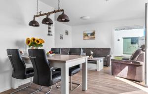 a dining room with a table and chairs at Am Yachthafen in Olpenitz