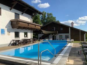 Bazén v ubytování Dreiländereck mit Sauna und Pool, Wohnung 403 nebo v jeho okolí