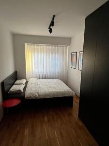 A bed or beds in a room at Skopje Modern 2-Bedroom Apartment with Mountain View