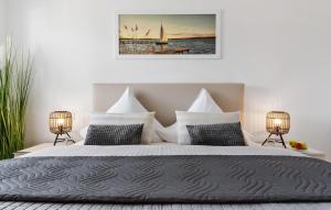 Postel nebo postele na pokoji v ubytování Hafenmeerblick