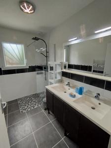 Ένα μπάνιο στο Maison 4 chambres