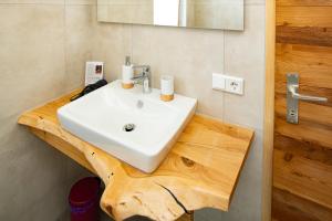 Koupelna v ubytování Landhaus Königsreiner + 37 fotografií