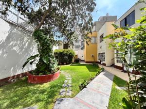 a tree in the yard of a house at Sori Apartments in Lima
