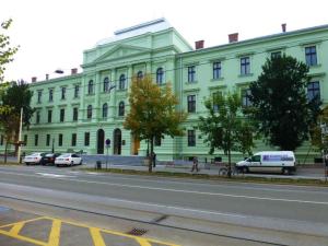 Budova, v ktorej sa apartmán nachádza