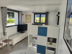 a small room with a desk and a tv at Studio Saint Antoine Les Houches in Les Houches