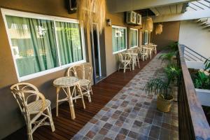 Uru Apart Iguazu的阳台或露台