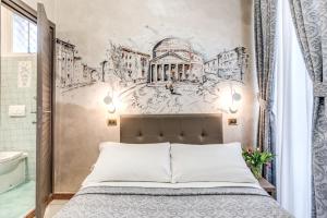 um quarto com uma cama e uma pintura na parede em Hotel Centro Cavour Roma em Roma mais 37 fotografias