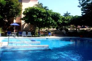a swimming pool with a slide in front of a building at Departamento bonito en Huatulco in Santa Cruz Huatulco