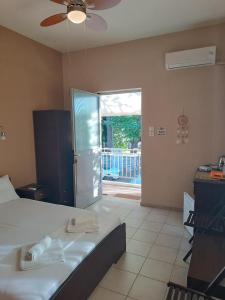 Posezení v ubytování GIOTAS APARTMENTS - STUDIOS + 37 fotografií