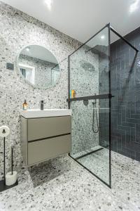 Deluxe4 Apartment with 2 ROOMS next to the Synagogue FREE AIR CONDITIONER, SAUNA 1077 Budapest, Wesselényi utca 8a kép - 2