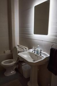 Koupelna v ubytování Dromod suites