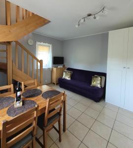 a living room with a table and a couch at Apartament na Frezjowej in Gdańsk