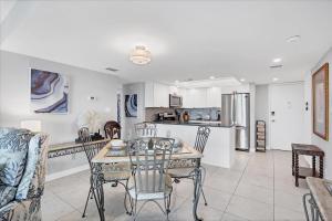 Køkken eller tekøkken på 6415 Midnight Pass #805 + 59 billeder