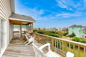 Gallery image of 3 Little Birds #14-H in Hatteras