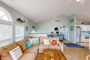 Gallery image of 3 Little Birds #14-H in Hatteras