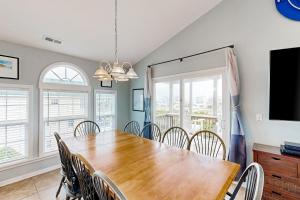 Gallery image of 3 Little Birds #14-H in Hatteras