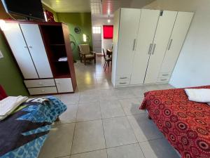 a room with a bedroom with a bed and cabinets at departamento nicolay in Junín