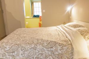 Ένα ή περισσότερα κρεβάτια σε δωμάτιο στο La maisonnette du Prince