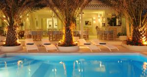 The swimming pool at or close to Alesahne Beach Hotel