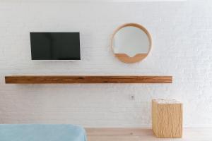 A television and/or entertainment centre at Friends Family Hotel