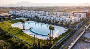 Bazen u ili blizu objekta Tale beachfront flat