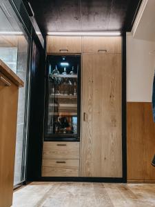a kitchen with wooden cabinets and an oven at Bayerischer Hof Spalt in Spalt