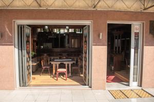 Un restaurante u otro lugar para comer en Apartmani DB na Limu, Prijepolje