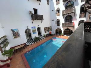 Piscina di Dhow Palace Hotel o nelle vicinanze