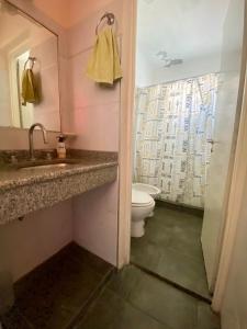 Bilik mandi di Departamento Blue +3 gambar