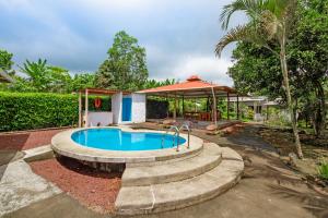Bazén v ubytování Hotel Twin Galápagos nebo v jeho okolí