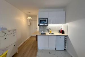 Η κουζίνα ή μικρή κουζίνα στο Super studio Paris La Défense