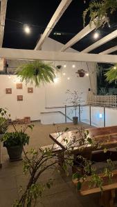 Bazén v ubytování Nuhh Hostel nebo v jeho okolí