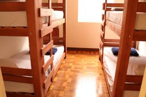 Nuhh Hostel客房内的一张或多张双层床