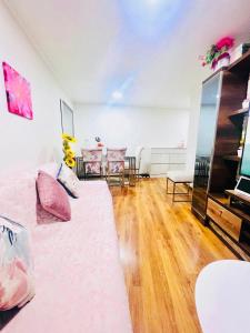 a living room with a bed and a table and chairs at Pacific Apartamento Surco in Lima +36 photos