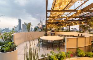 an outdoor patio with tables and chairs on a building at Kukun Reforma & Downtown in Mexico City