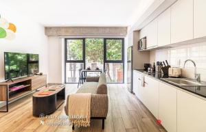 a kitchen and living room with a couch and a table at Kukun Reforma & Downtown in Mexico City