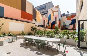a patio with a table and chairs on a building at Kukun Reforma & Downtown in Mexico City