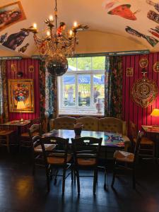 Restaurace v ubytování Utoopia Külalistemaja Viscosas
