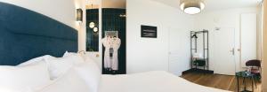 Letto o letti in una camera di Villa Lorenzo Chambres & Restaurant Barcelonnette Hotel