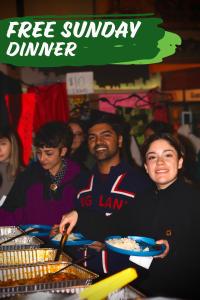 Επισκέπτες που μένουν στο Green Tortoise Hostel +36 φωτογραφίες