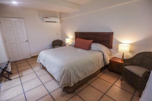 a bedroom with a bed and two chairs at Suite Privada en Coronado Luxury Club & Suites in Playa Coronado