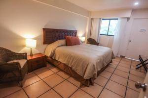 a bedroom with a bed and a chair and a window at Suite Privada en Coronado Luxury Club & Suites in Playa Coronado +15 photos