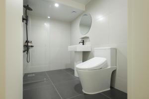 Time Terminal Hotel Daejeon 2nd by AanK tesisinde bir banyo